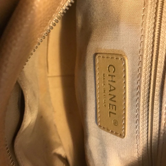 Chanel Petite Shopping Tote - Picture 5 of 8